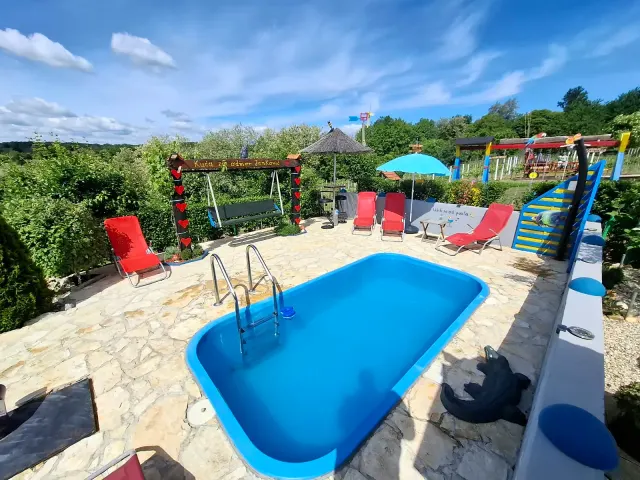BookNoFees: Semesterhus med pool och bastu – Ludbreg