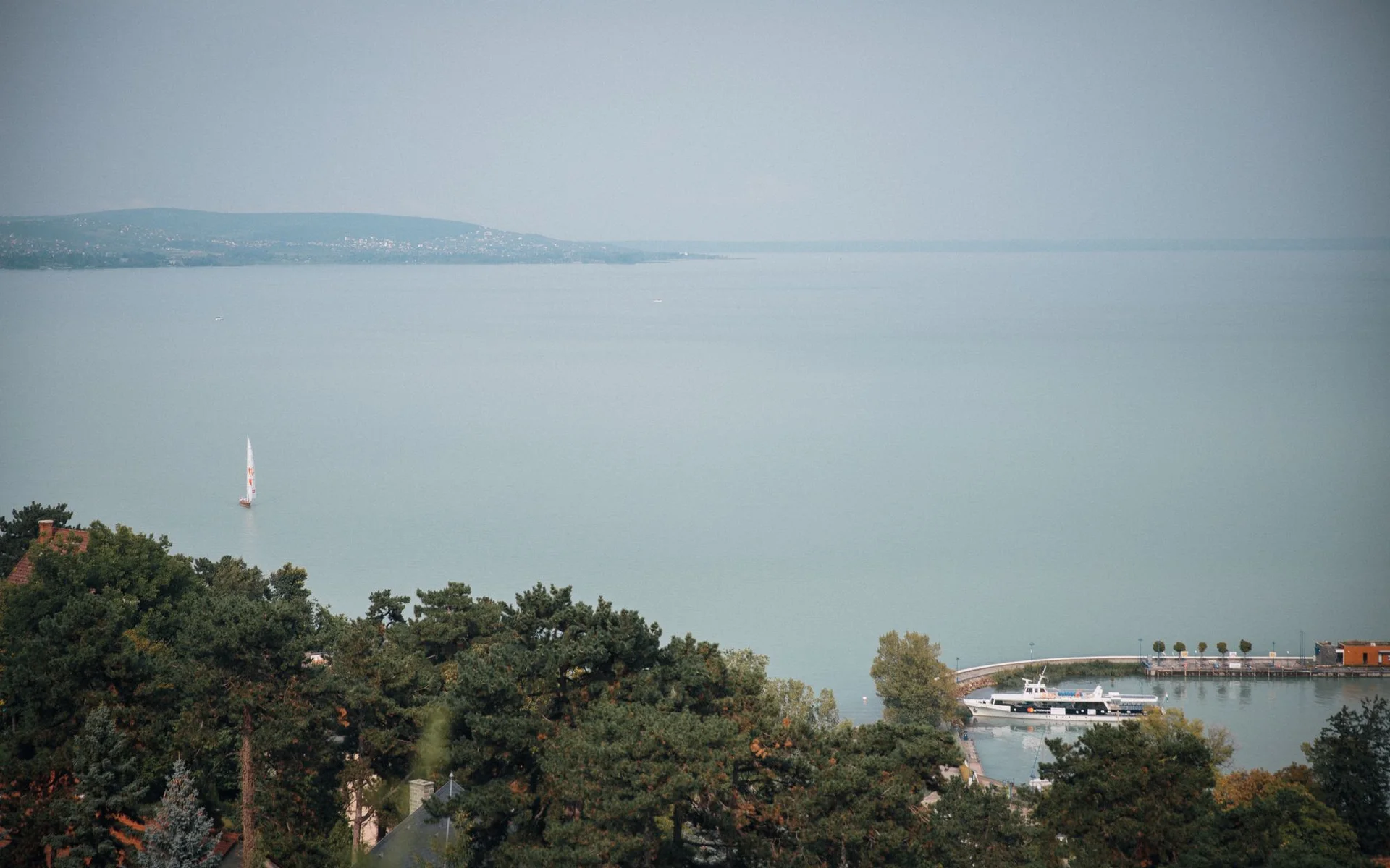Utsikt från Tihany över Balatonsjön