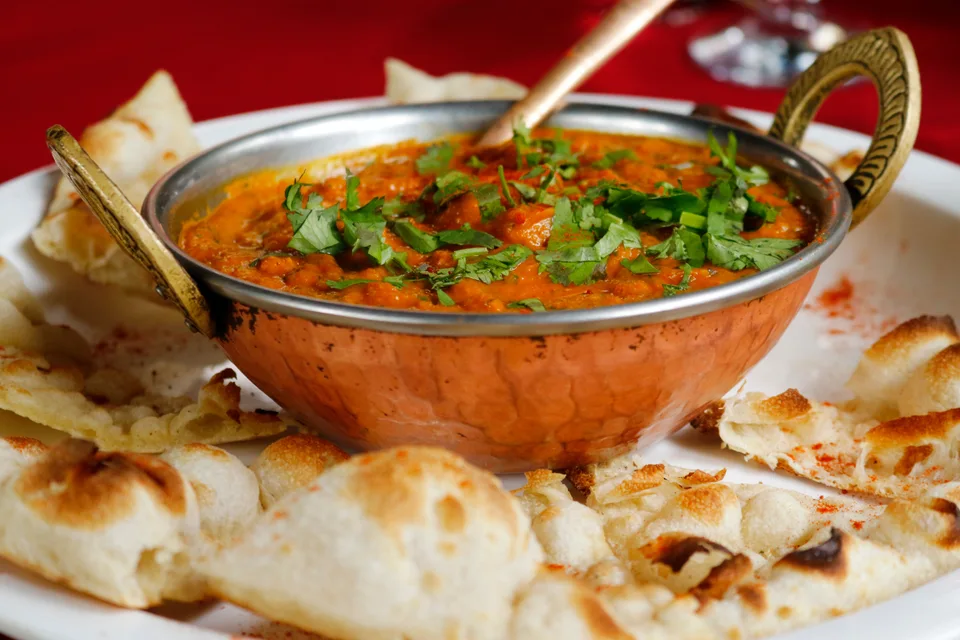 BookNoFees: Exempelbild: Indisk curry med naanbröd
