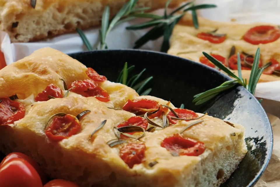 BookNoFees: Exempelbild: Focaccia toppad med tomater och rosmarin